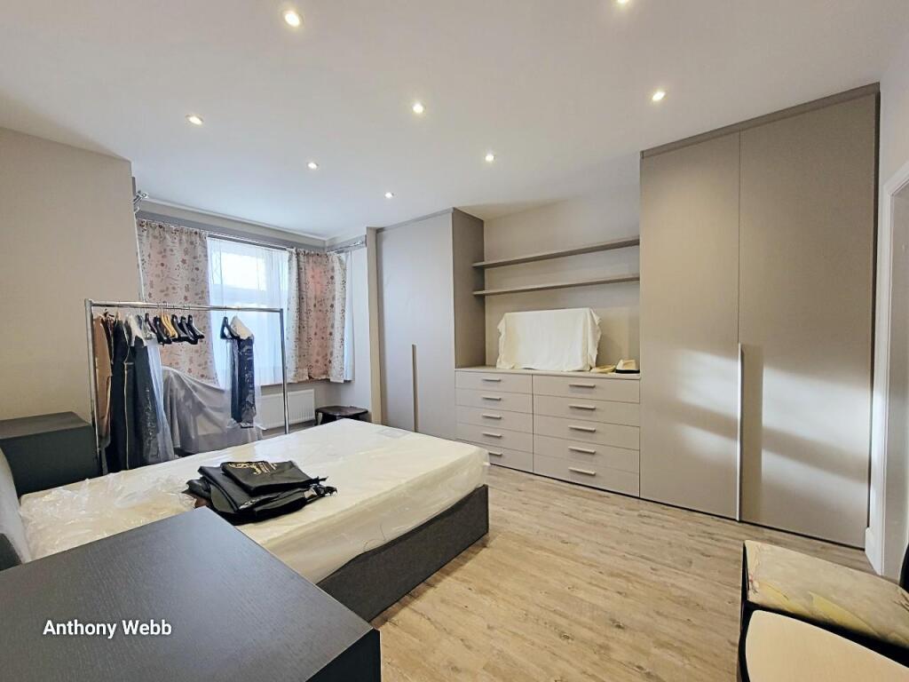 House in London, Palmers Green - View 5