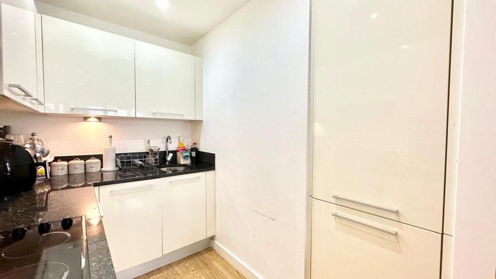 Apartment in Slough - View 4