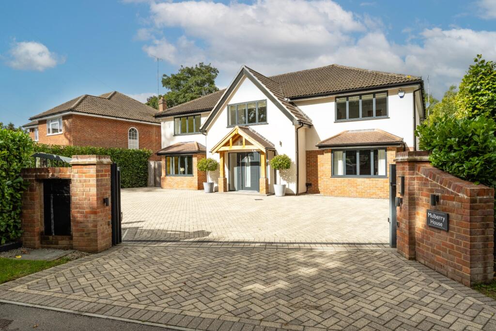 Main image of property: Shootersway Lane, Berkhamsted, Hertfordshire, HP4