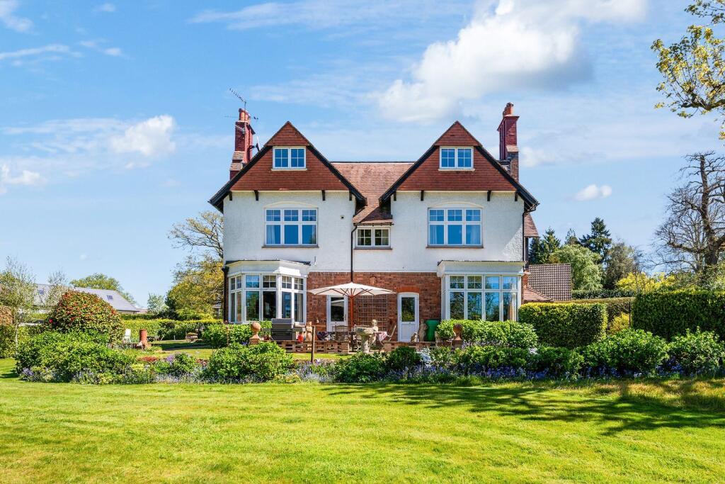 Main image of property: Quarry Road, Oxted, Surrey, RH8 9HE