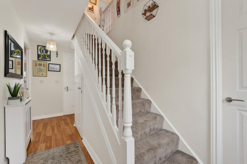 Leicester Close, Corby, NN18 - More