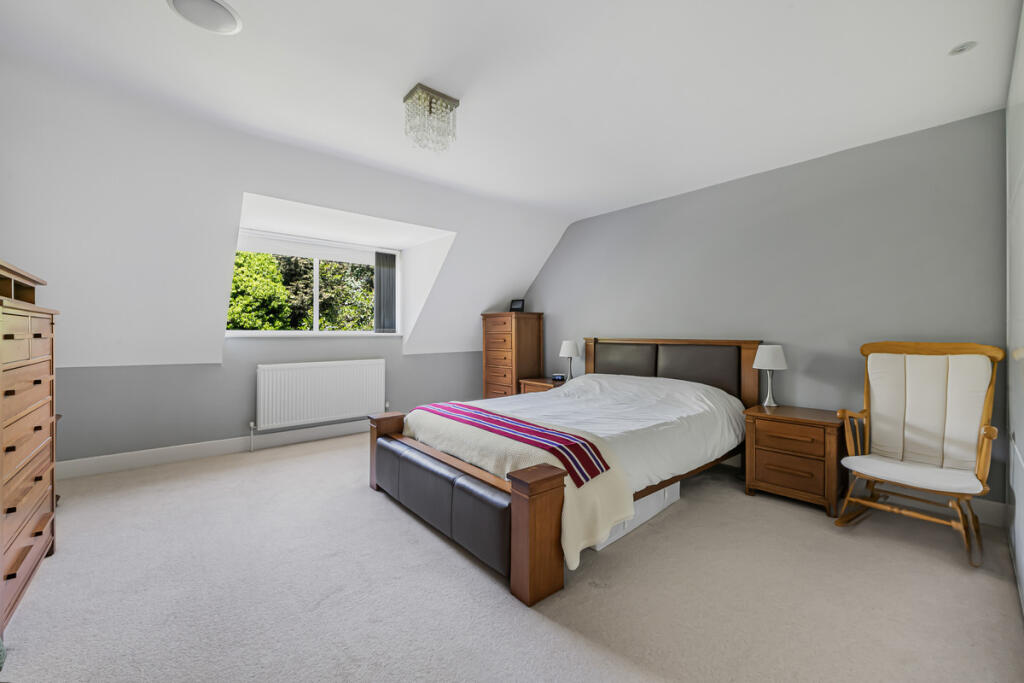 House in Tandridge, Caterham-on-the-Hill - More