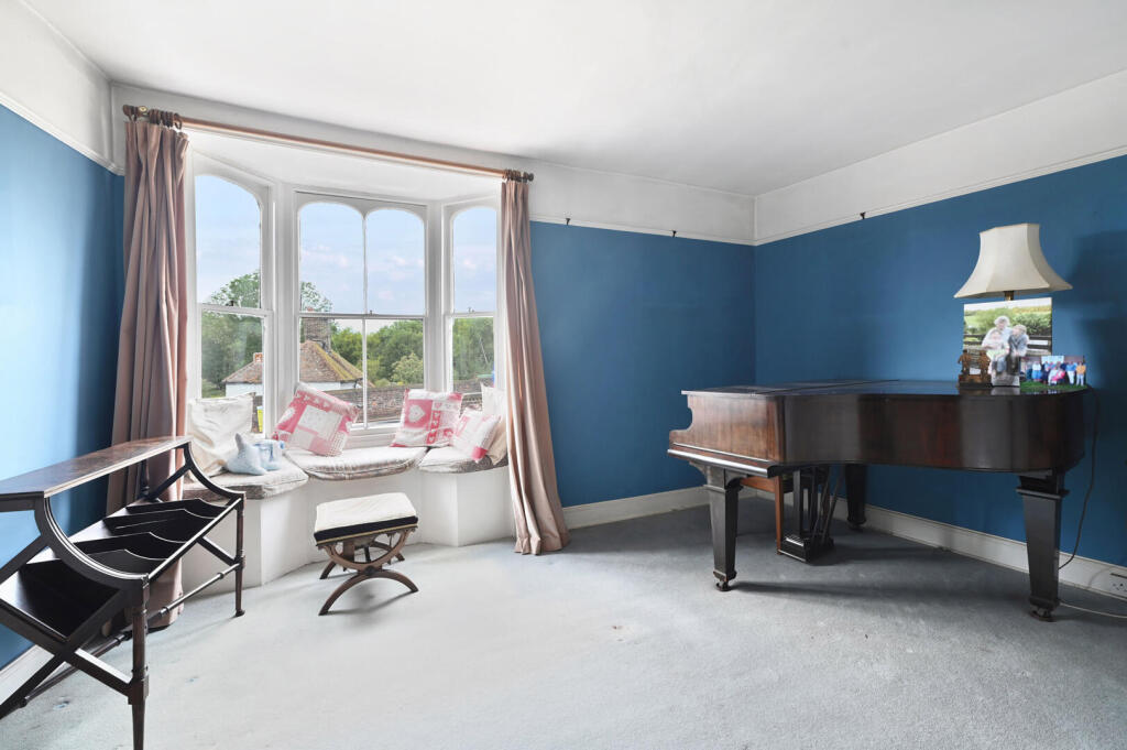 House in Tonbridge - More