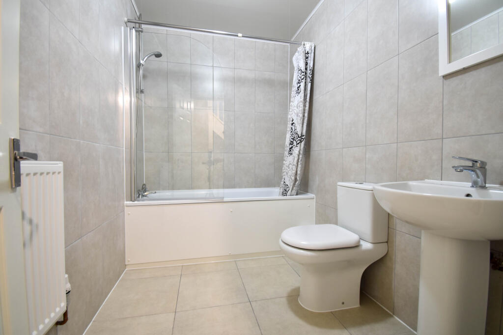 6 bedroom detached house for rent