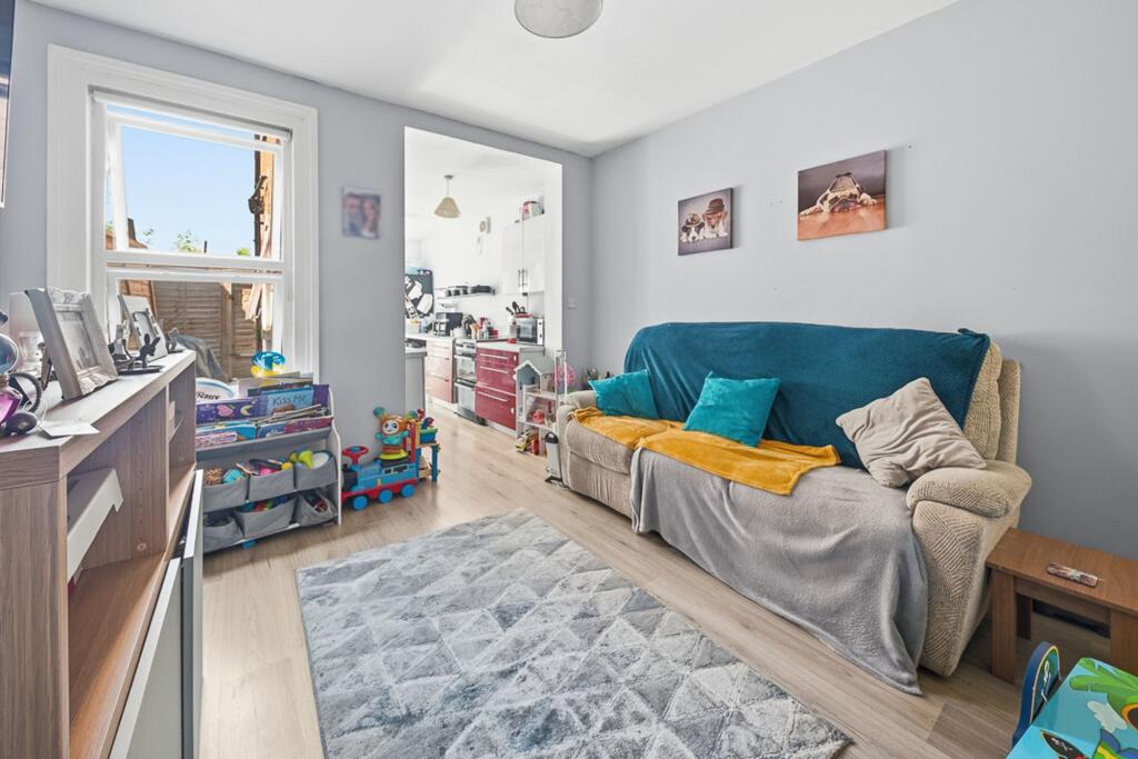 House in Worcester - View 5