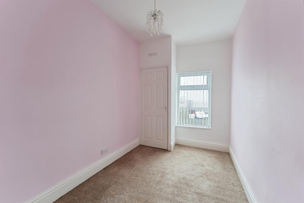 House in Chester, Ellesmere Port - More