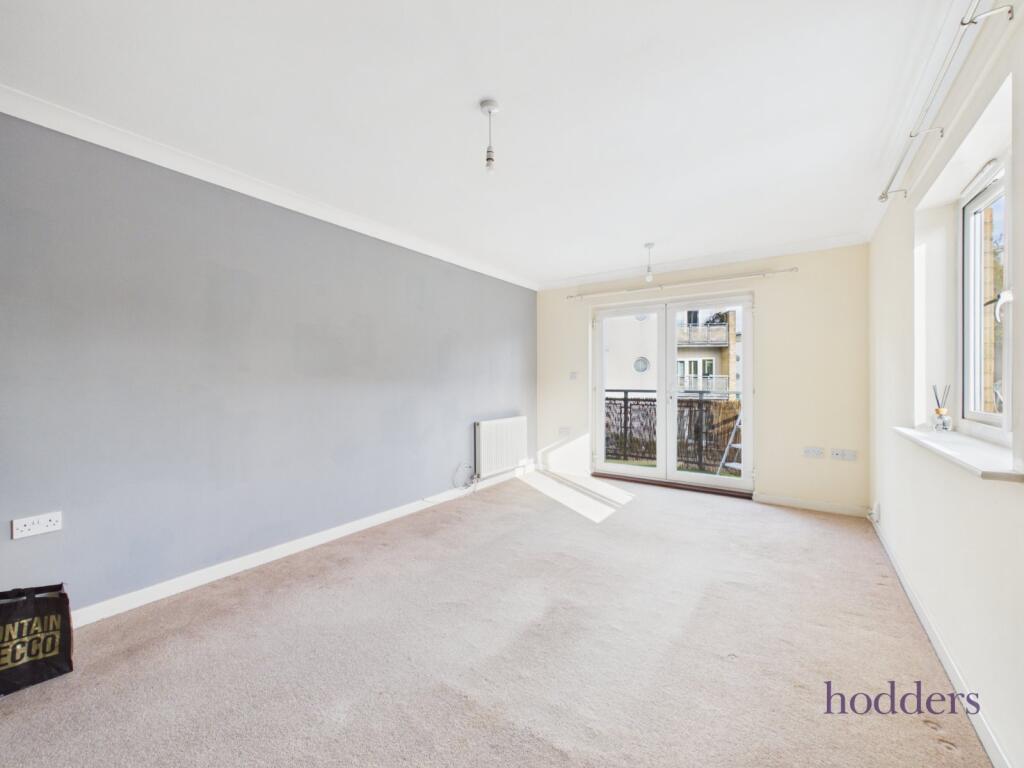 Apartment in Runnymede, Chertsey - View 4