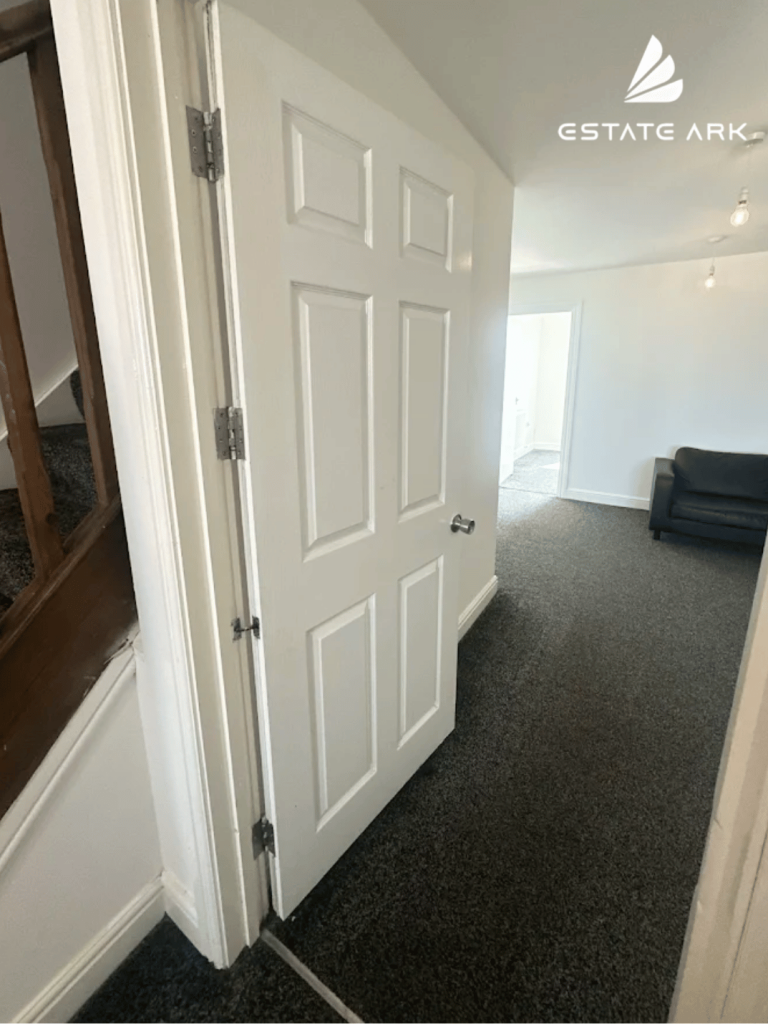 Apartment in London, Custom House, Canning Town - More