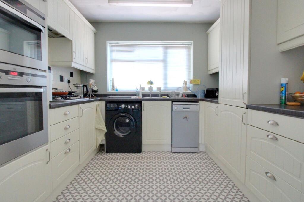 Sutton Road, Cowplain photo 4