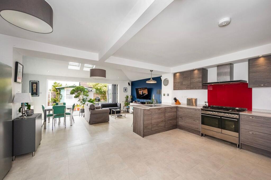 House in London - View 3