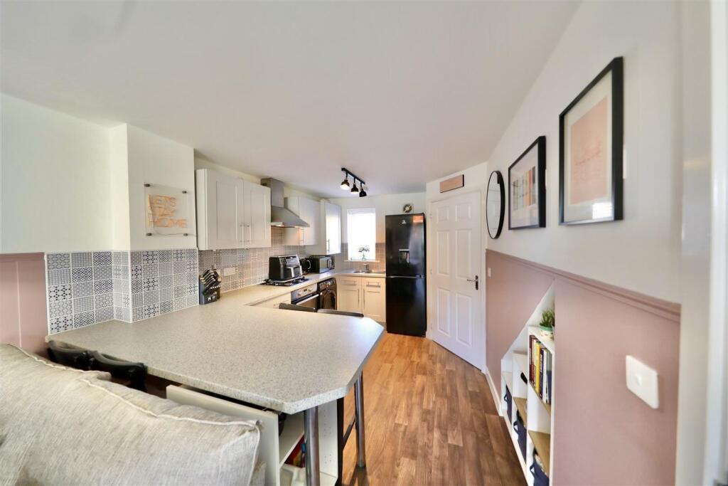 House in Hull, Kingswood - More