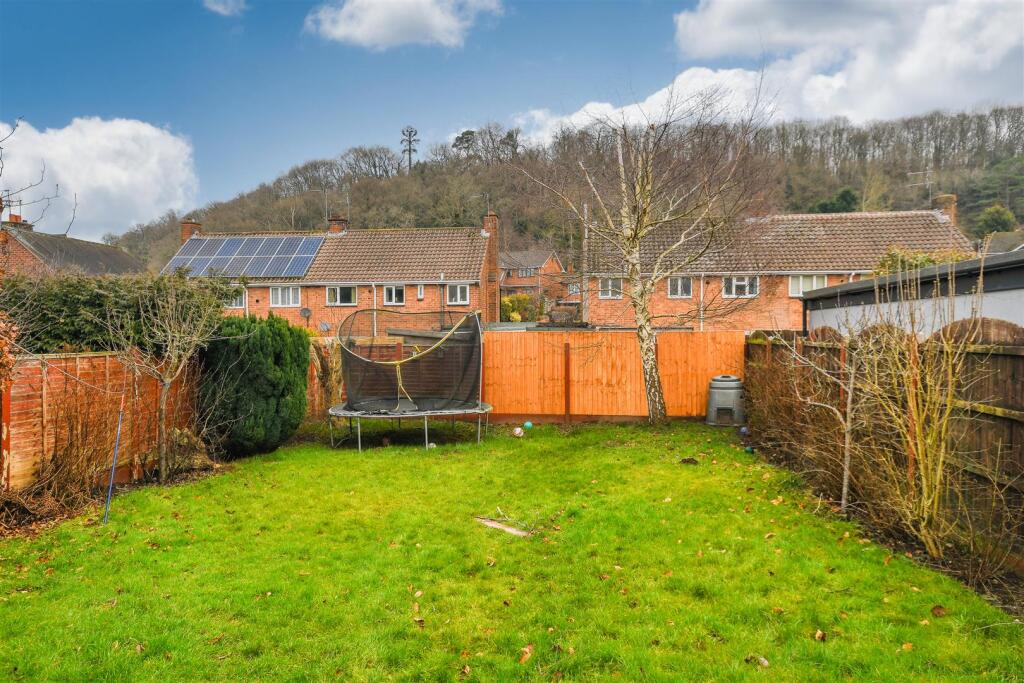 13 Meadow Lane, Wombourne, Wolverhampton photo 4