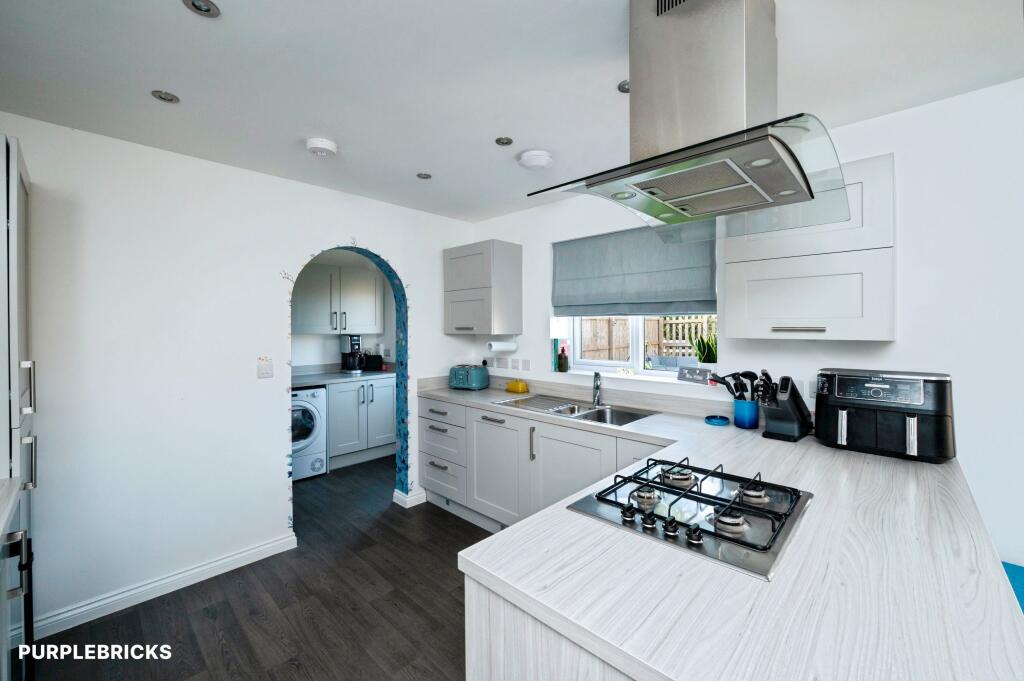 House in Ashfield, Sutton in Ashfield, Nottinghamshire - View 4