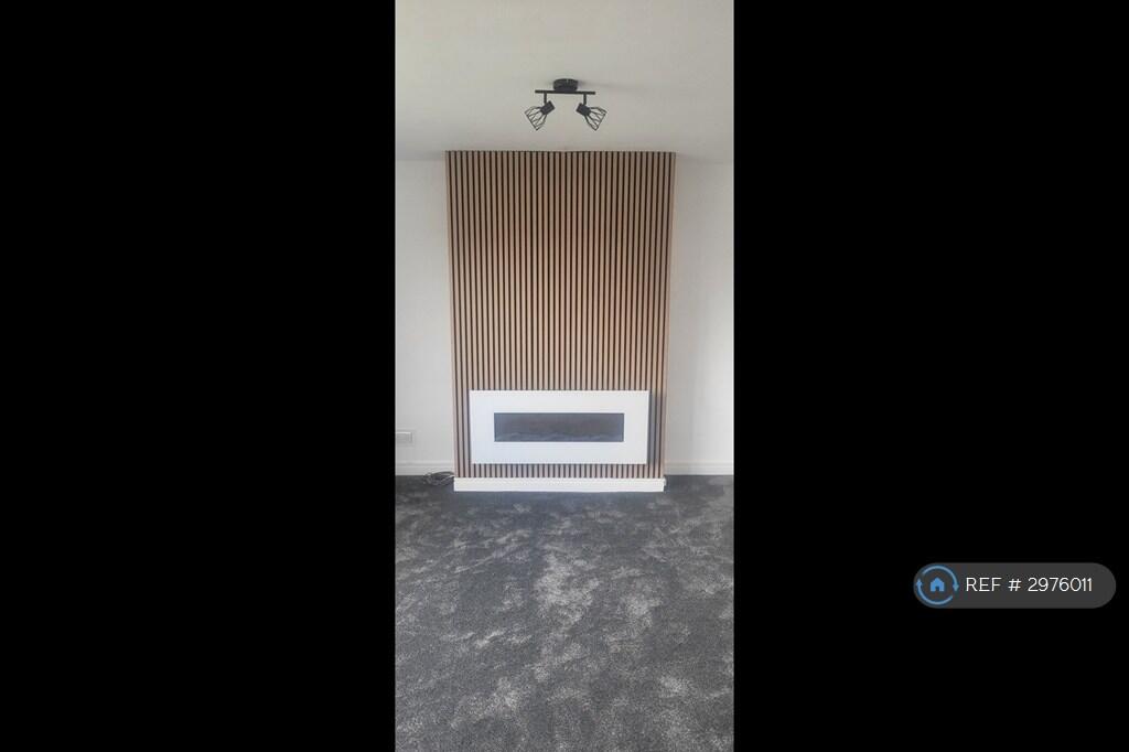 Apartment in Oldham, Greater Manchester - View 3