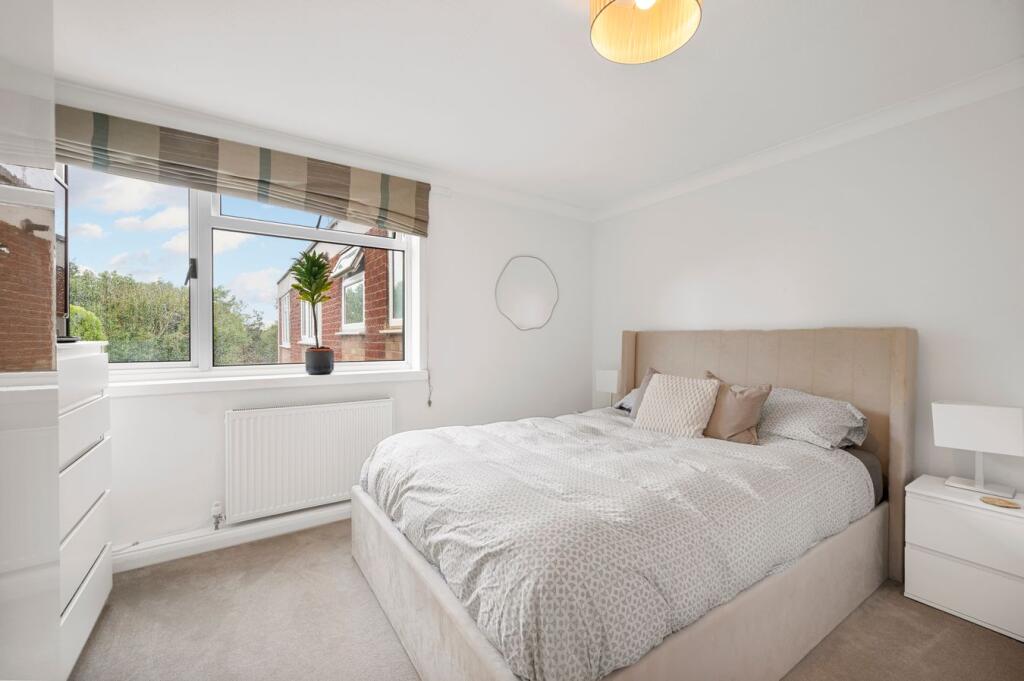 Apartment in Weybridge - More