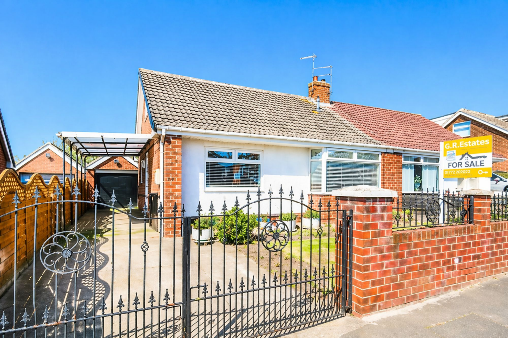 3-bed house on Marshall Drive, Brotton, TS12, £170,000