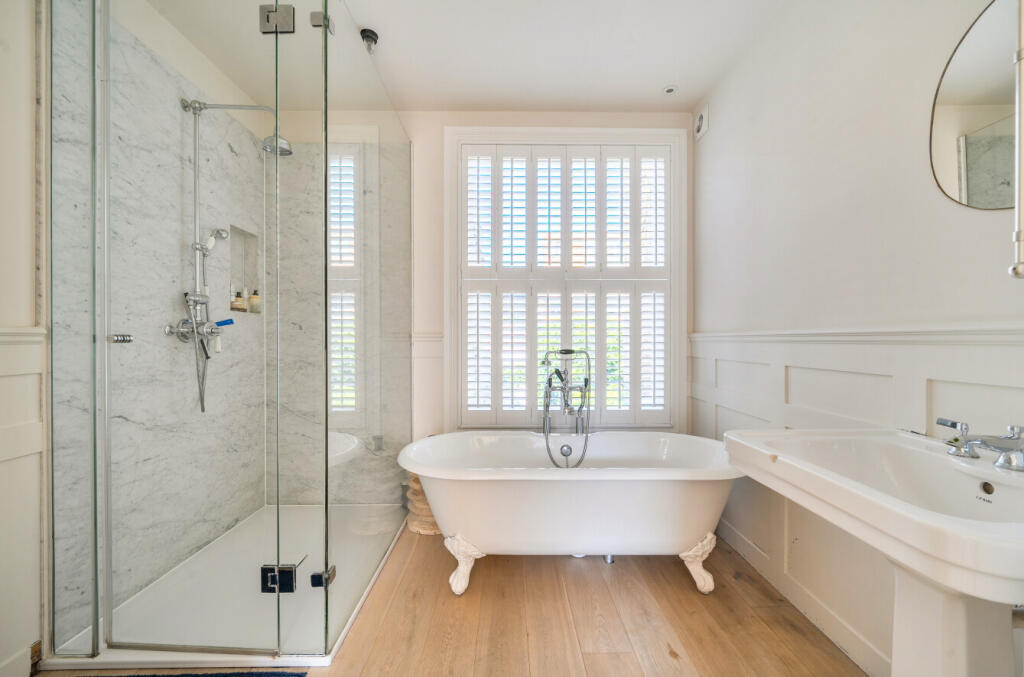 House in London, Kentish Town - More