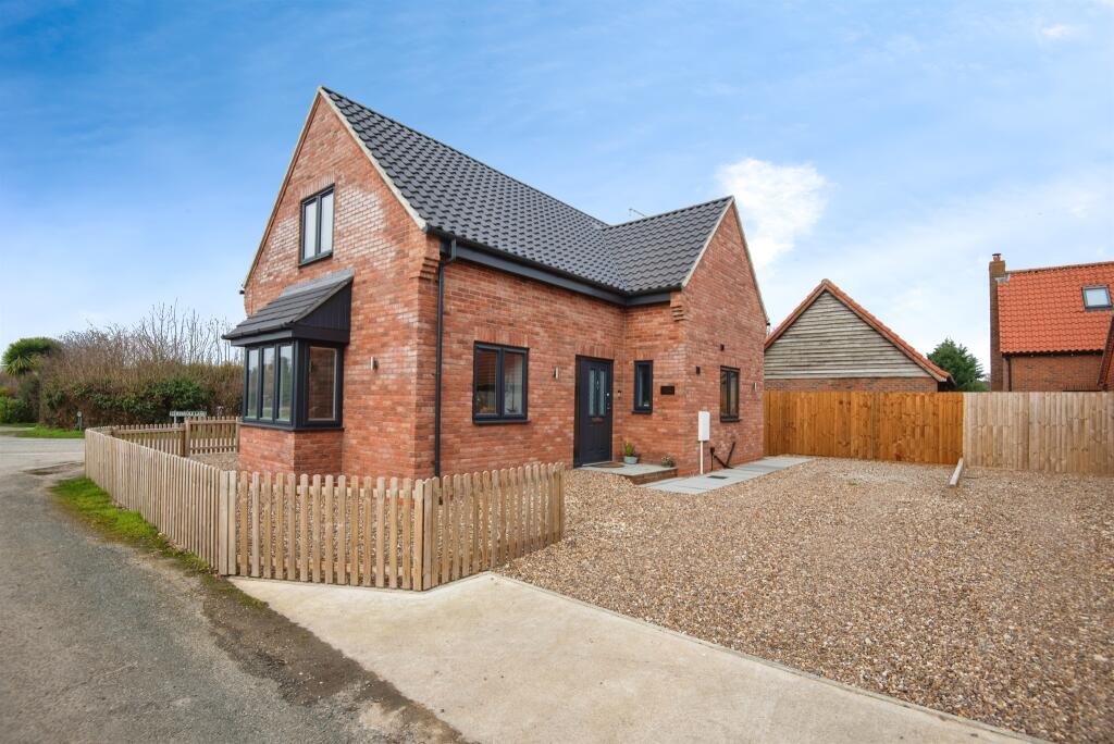 2-bed detached on Siltside, Gosberton Risegate, Spalding, £230,000