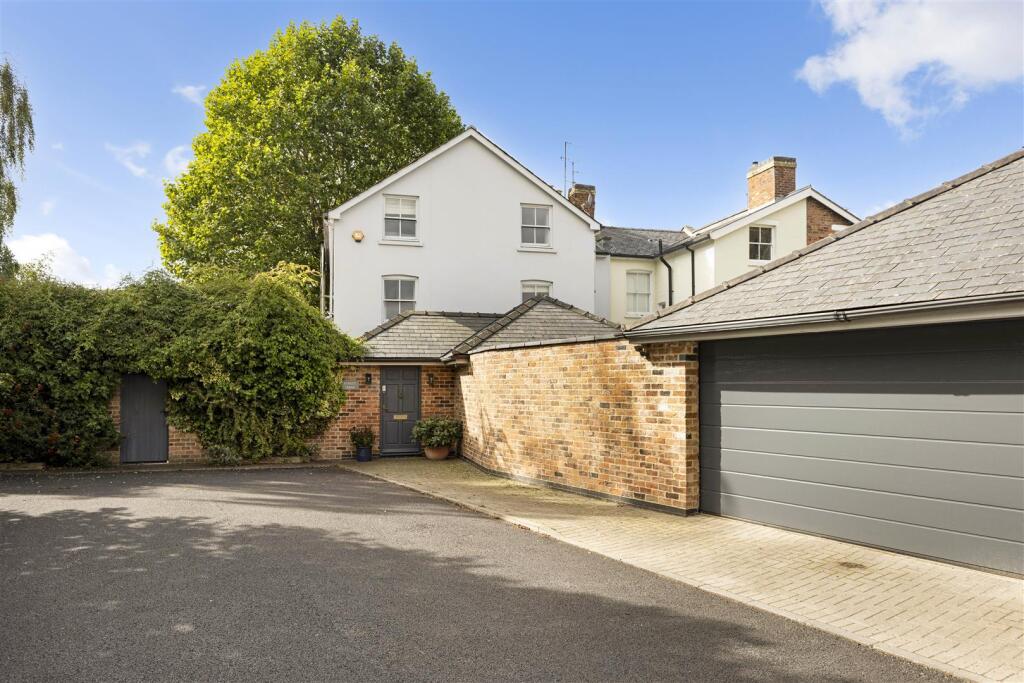 Main image of property: Teme Road, Cheltenham, GL52 6UE