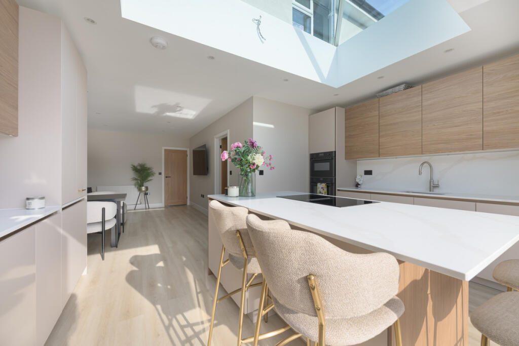 House in Slough - View 4