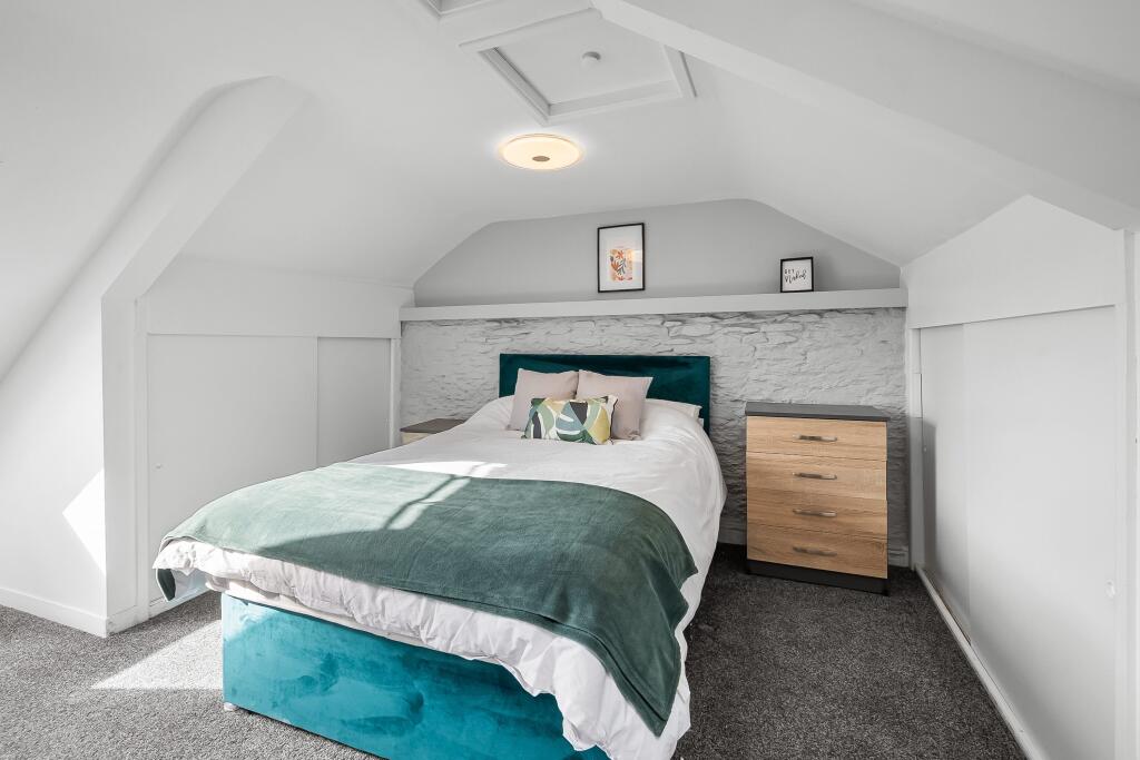 Main image of property: 16 St James Place West, Plymouth, 