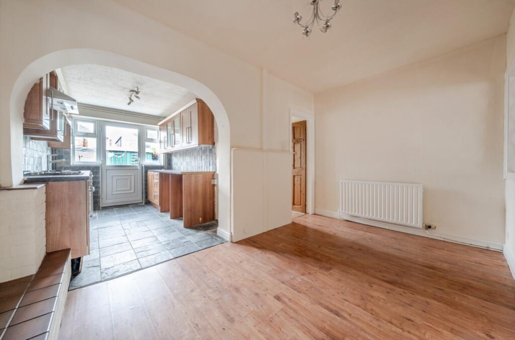 House in Doncaster, North East Lincolnshire - More