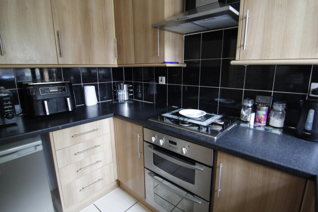House in Tameside, Fairfield - More