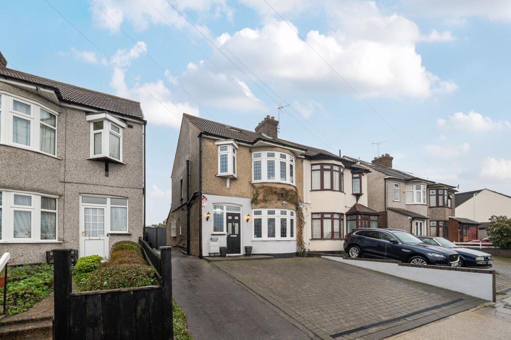 Main image of property: Park Lane, Hornchurch, RM11