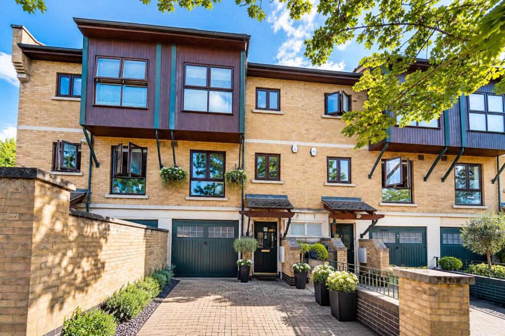 Main image of property: London, Greater London, E16