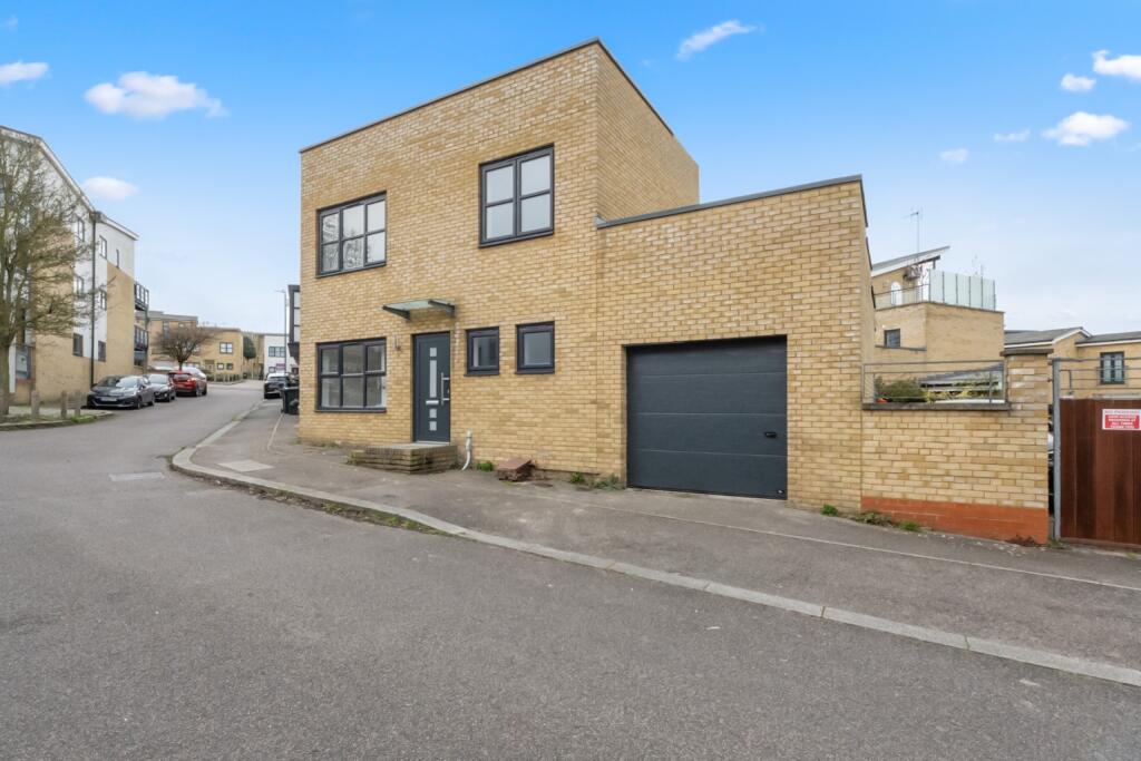 Main image of property: Courtyard Mews, Greenhithe,