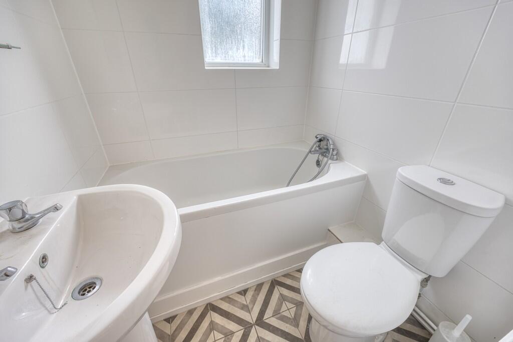 House in Kingston upon Thames - More