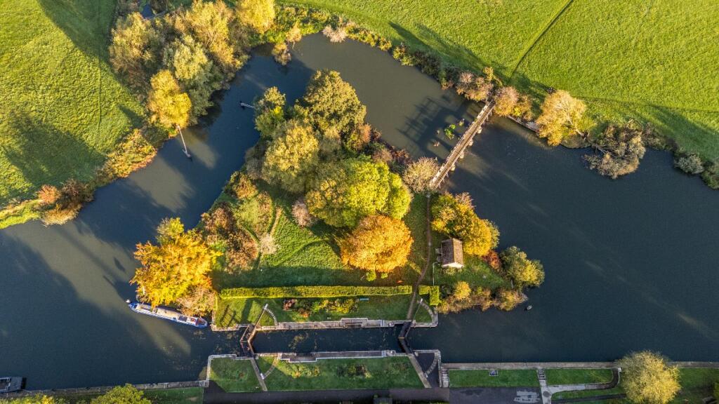 Main image of property: Eynsham Lock, Swinford, Witney, Oxfordshire, OX29