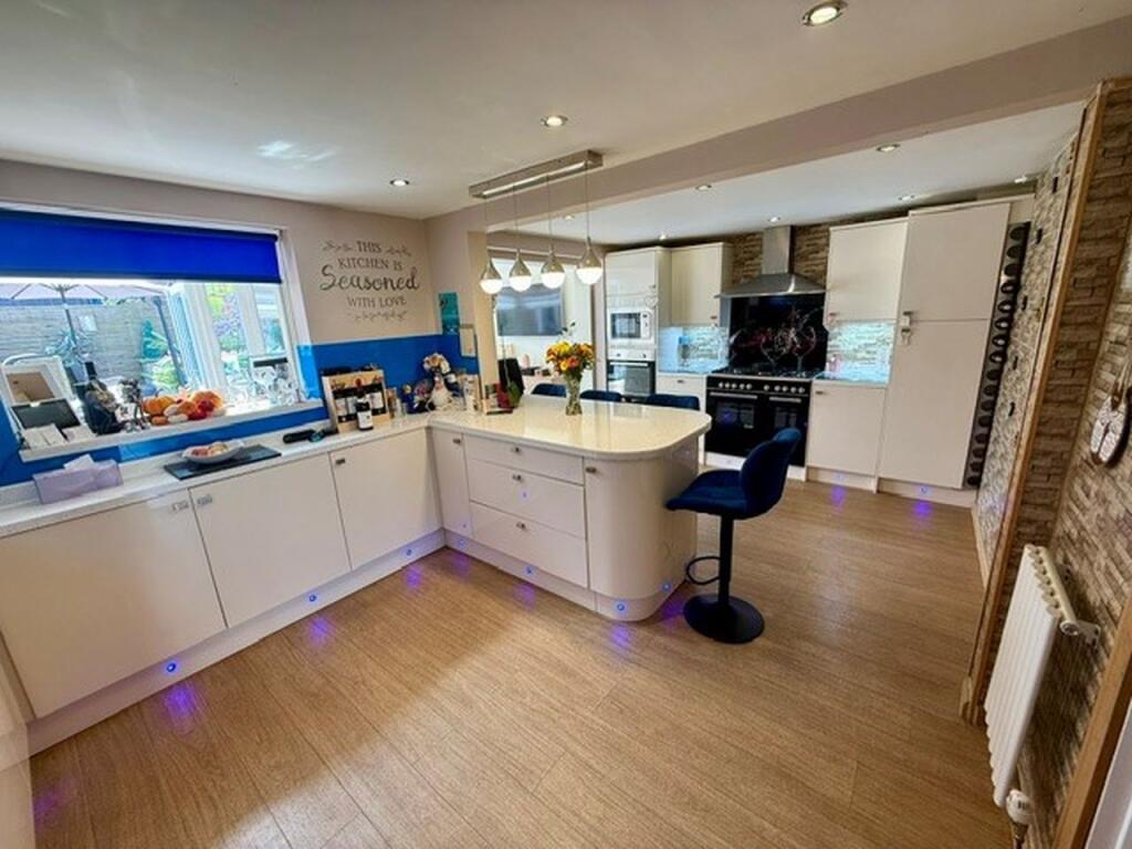 House in Halifax - View 4