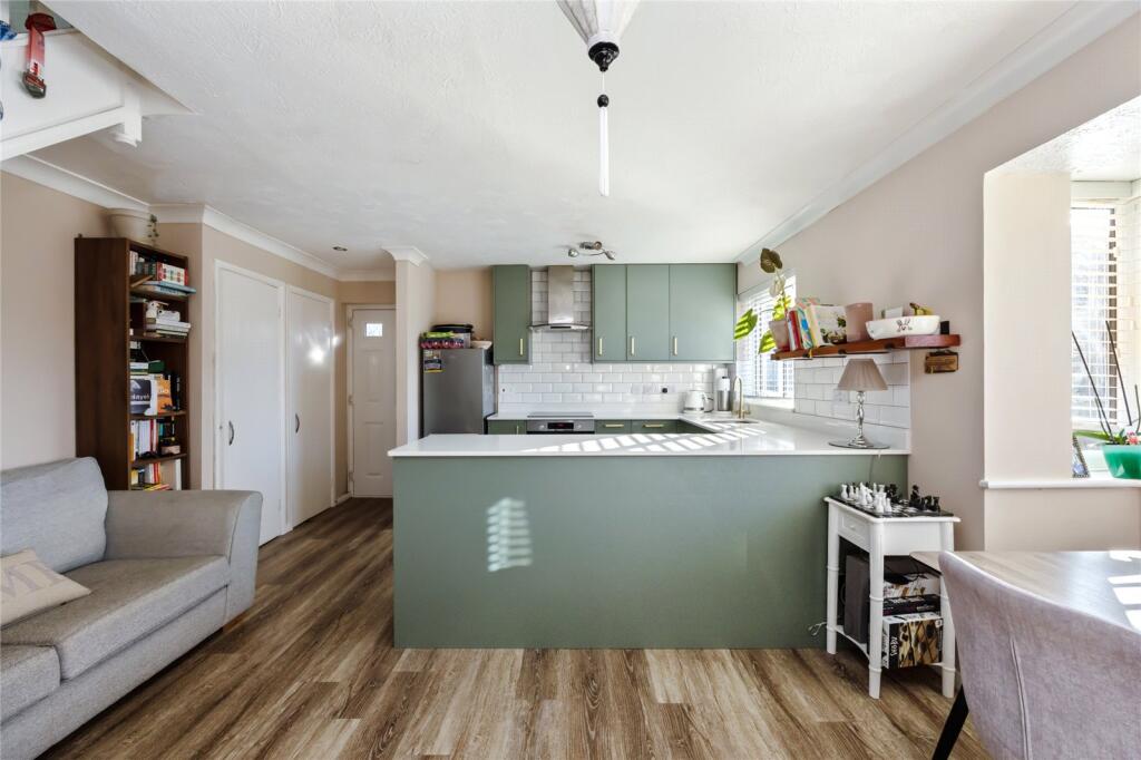 Biscay Close, Littlehampton, West Sussex, BN17 photo 4