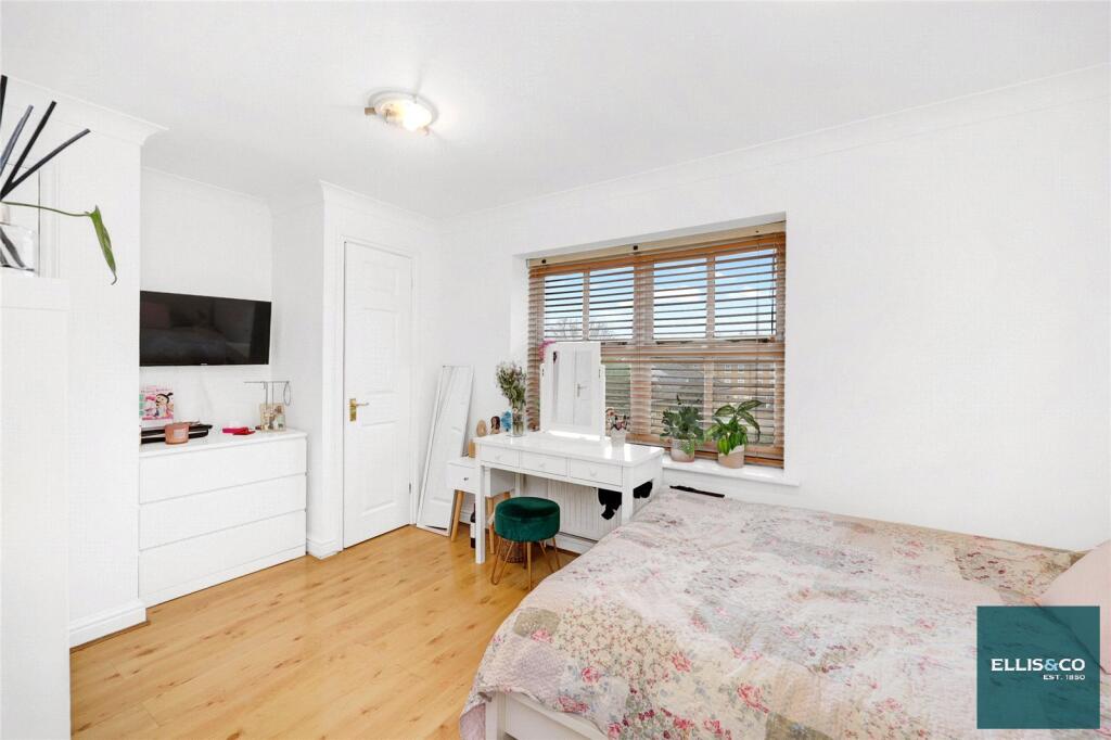 Main image of property: Hampton Close, Friern Barnet, N11