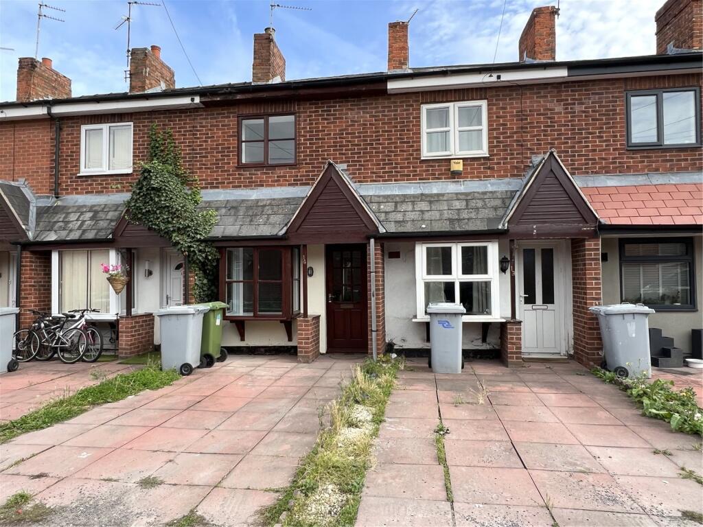 Main image of property: Long Row, Newark, Notts, NG24
