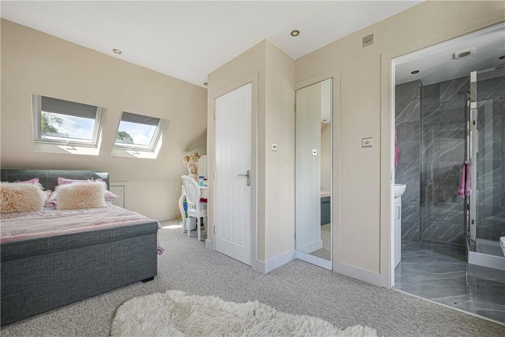 House in Bromley - More
