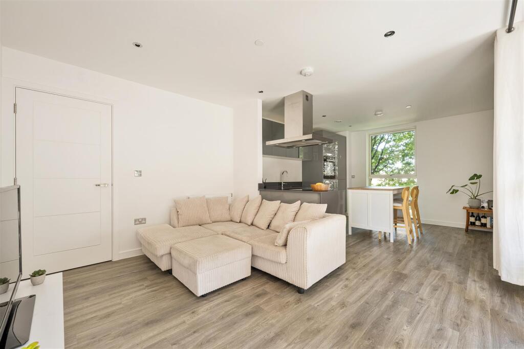 Apartment in London, Leyton - View 3
