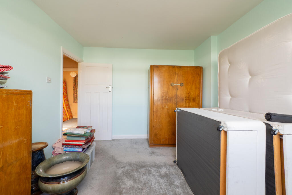 House in Sutton - View 5