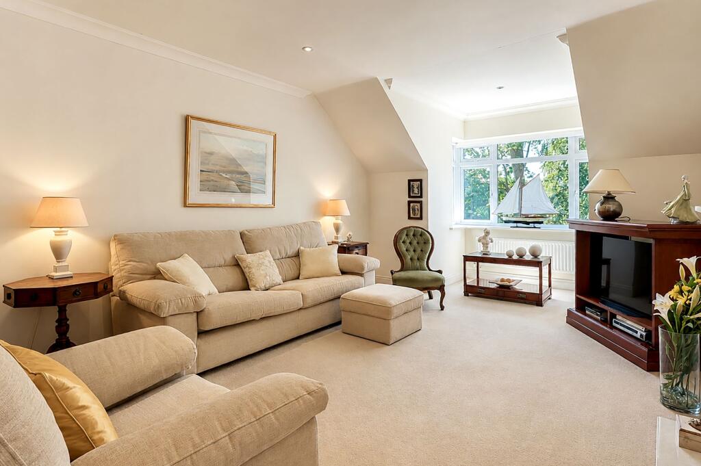 Anthonys Avenue, Whiteladies, BH14 photo 4