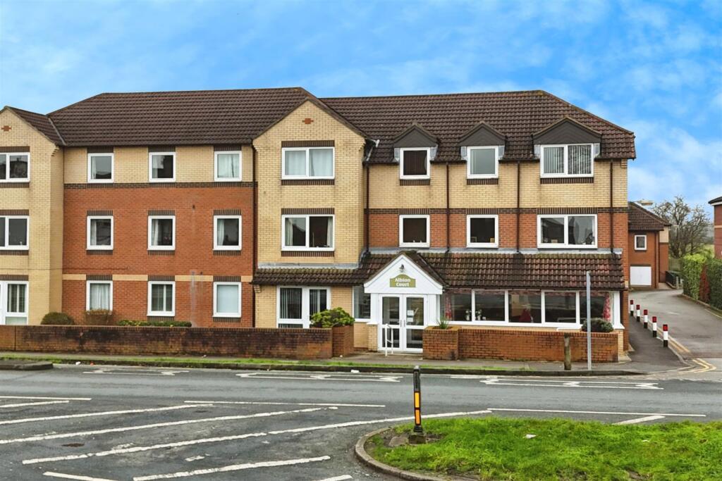 2-bed other on Albion Court, Anlaby Common, Hull, £98,500