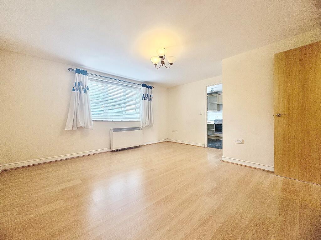 Apartment in Hoddesdon, High Leigh Garden Village - View 5