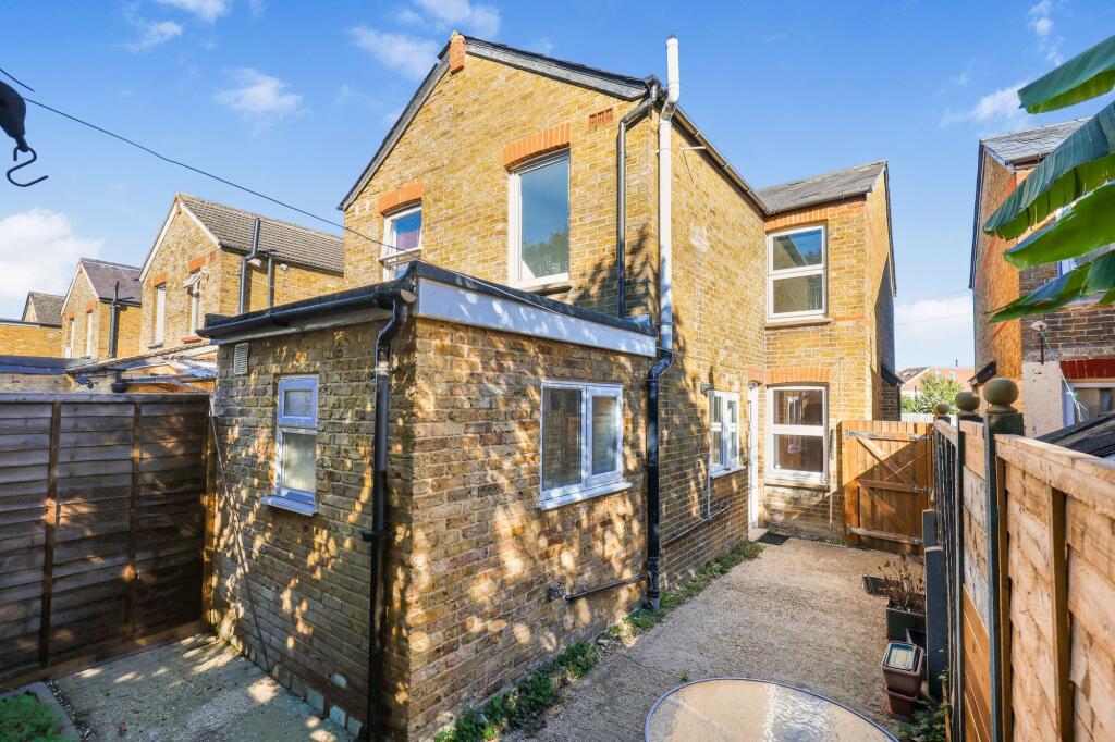 Lower Court Road, Epsom, KT19 photo 4