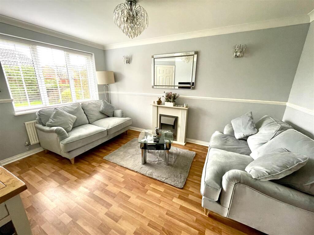 Redbridge Close, Rushey Platt, Swindon photo 3
