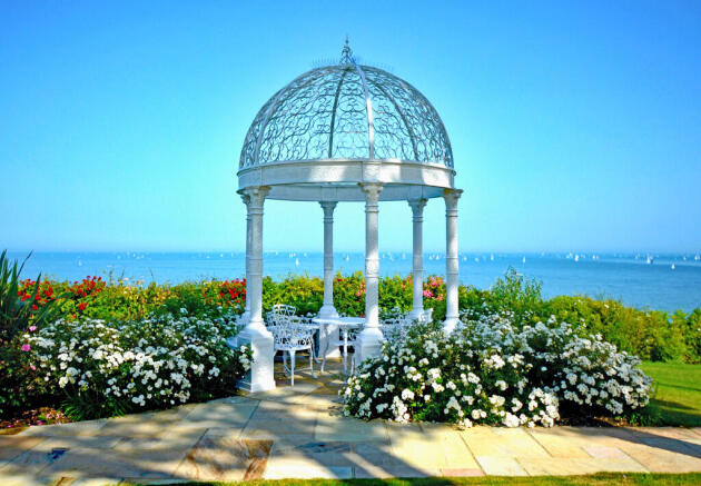 gazebo on boat ra...