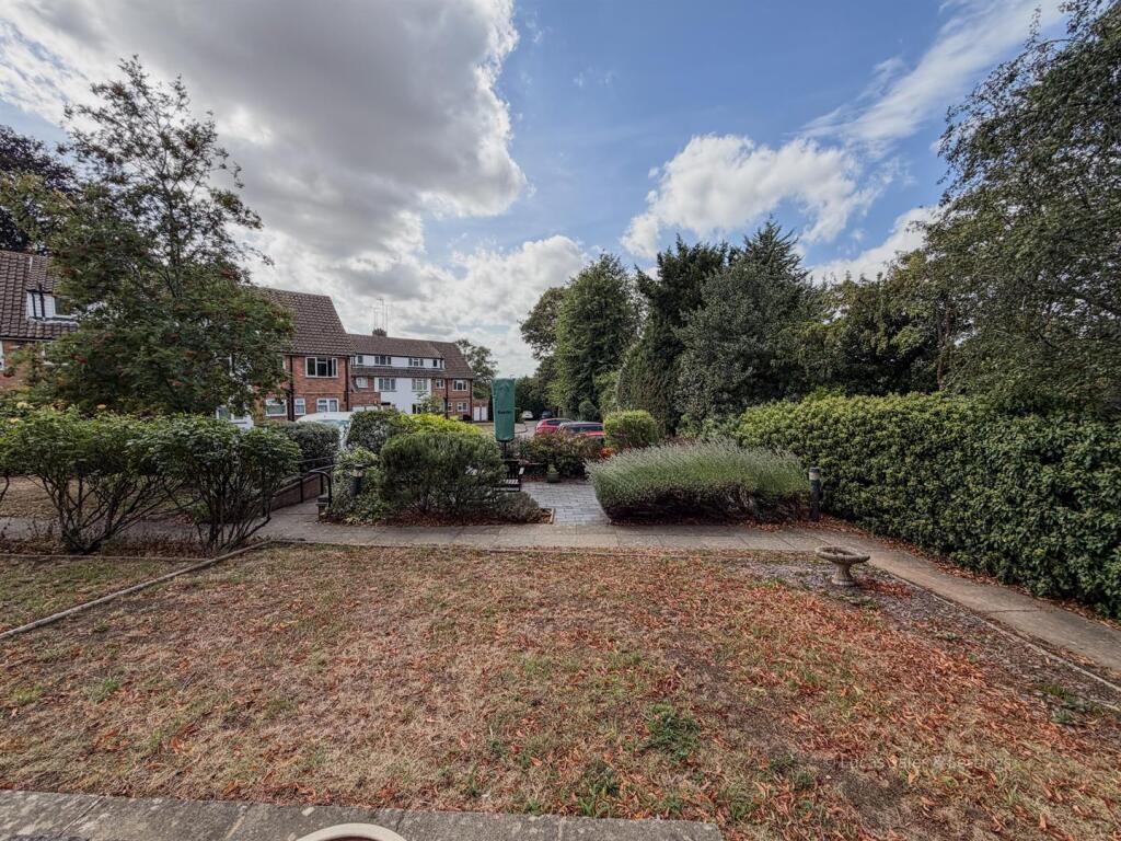 Apartment in Northampton - More
