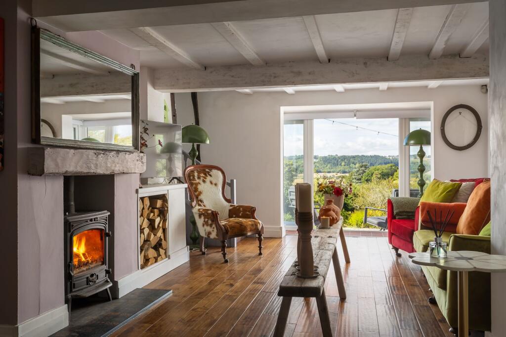 House in Worcester - View 4