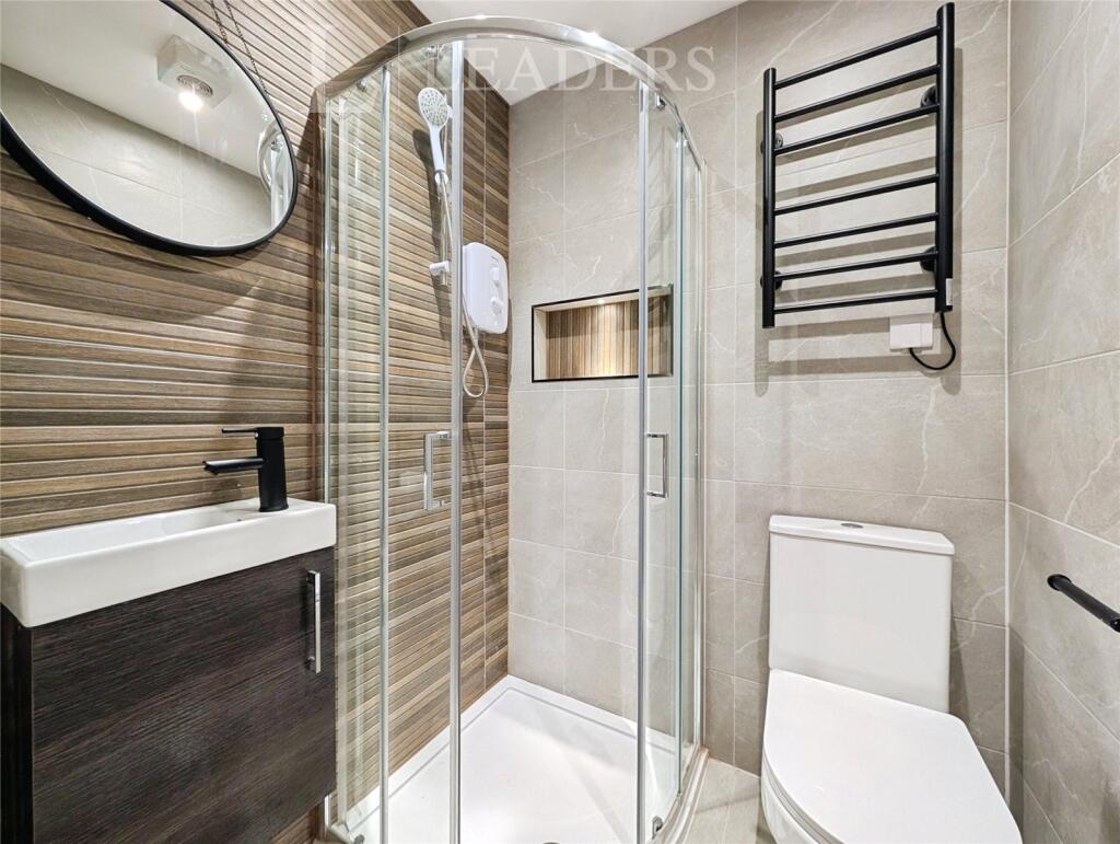 Apartment in Crawley, Broadfield - View 3