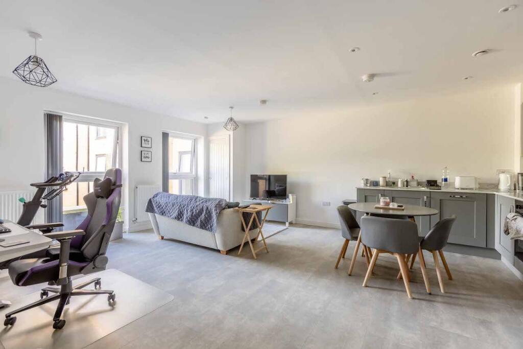 Spurland House, Taplow, SL6 photo 3