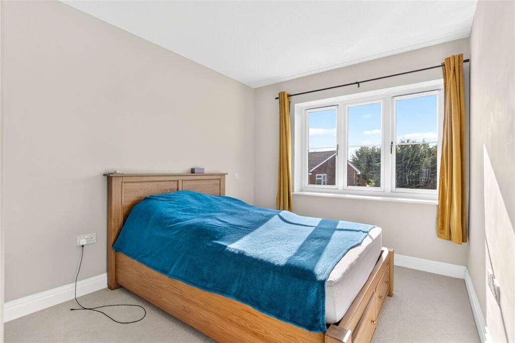 Apartment in Bracknell - View 5